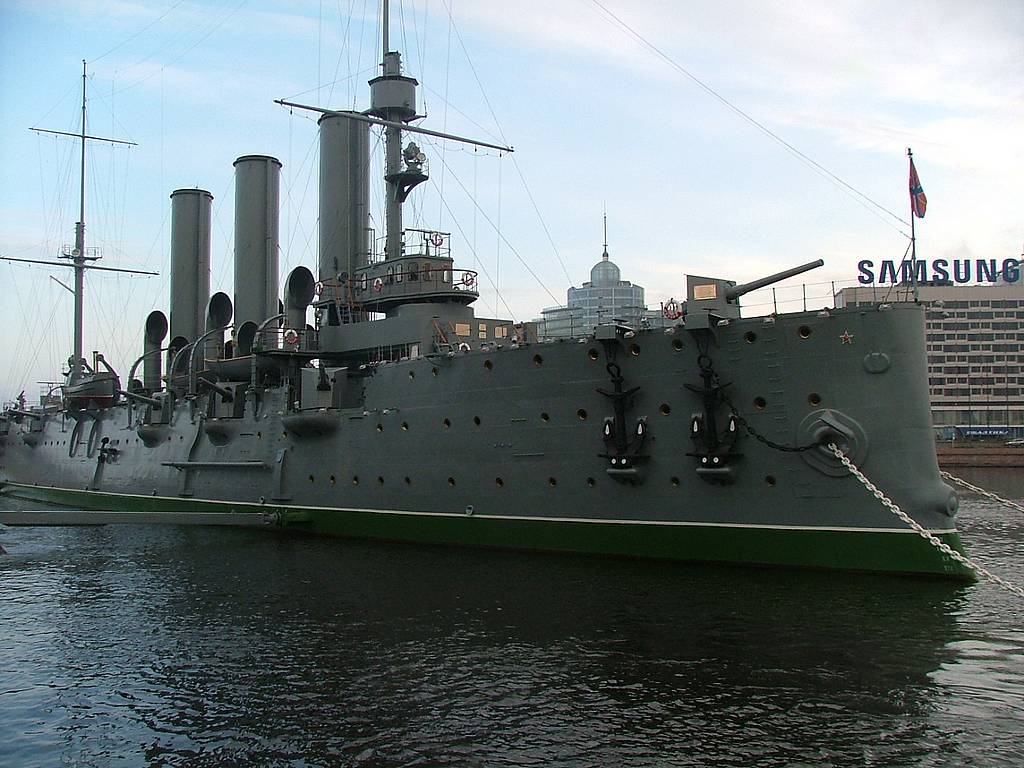 Saint-Petersburg-battle-ship-cruiser-Aurora