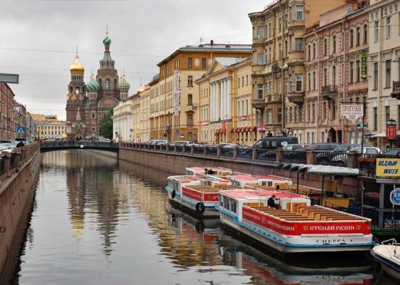O passeio pelos canais de São Petersburgo