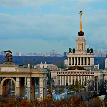VDNHk en el marco de las excursiones en Moscú